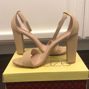 NWT NUDE 4” HEELS